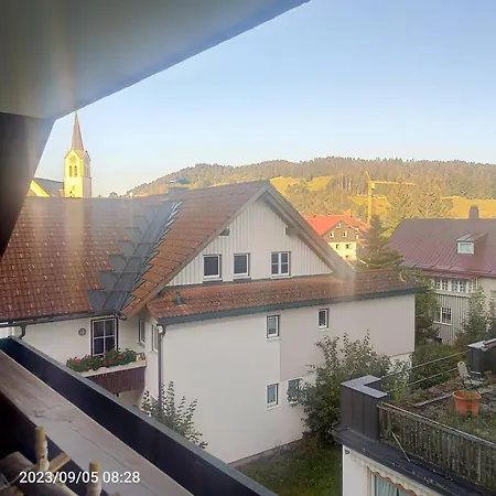 Apartment Allgaeu Vibes - Fusslaeufige Erreichbarkeit Vom Bahnhof, Echte Flatrate Fuer Internet Festnetz, Mit Aussicht, Wettergeschuetzter Balkon Oberstaufen