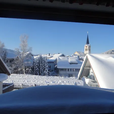 Apartment Allgaeu Vibes - Fusslaeufige Erreichbarkeit Vom Bahnhof, Echte Flatrate Fuer Internet Festnetz, Mit Aussicht, Wettergeschuetzter Balkon Oberstaufen