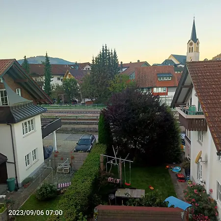 Allgaeu Vibes Oberstaufenplus Bei Rosi - Bahnhof & Bergblick *