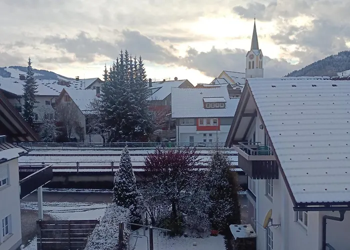 Allgaeu Vibes - Oberstaufenplus, Zugang Bahnhof, Mit Aussicht, Wettergeschuetzter Balkon Апартаменты *